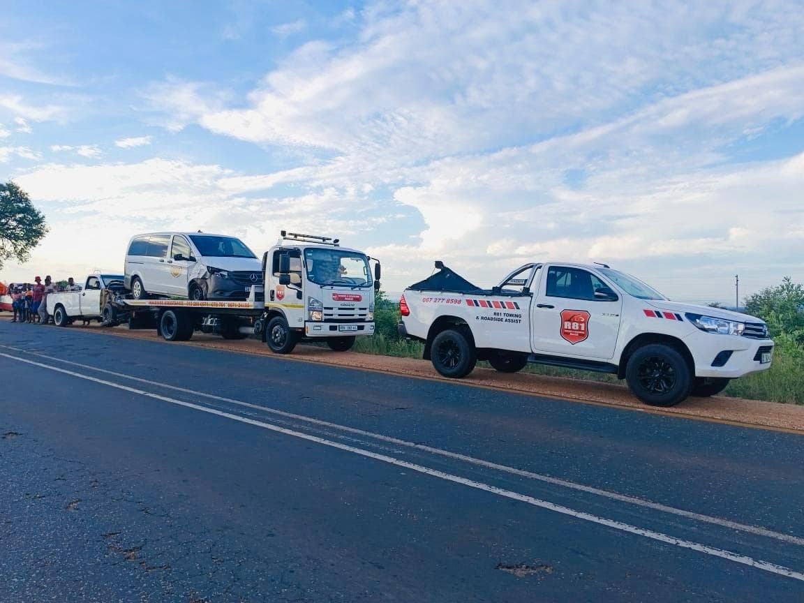 R81 team working at a vehicle recovery scene
