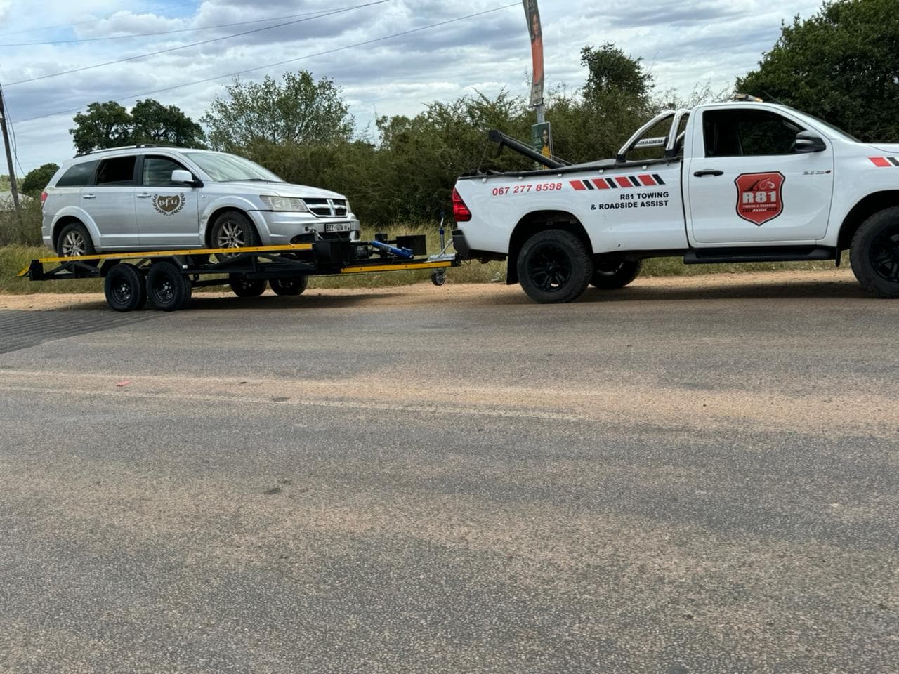 R81 towing service assisting a customer