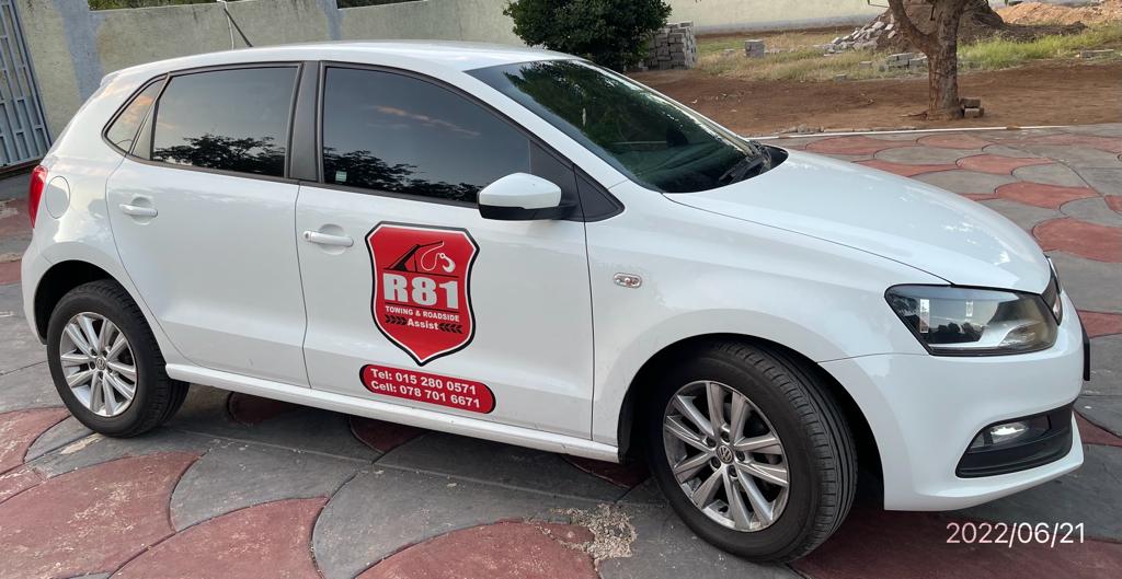 R81 24/7 night emergency towing response with emergency lights